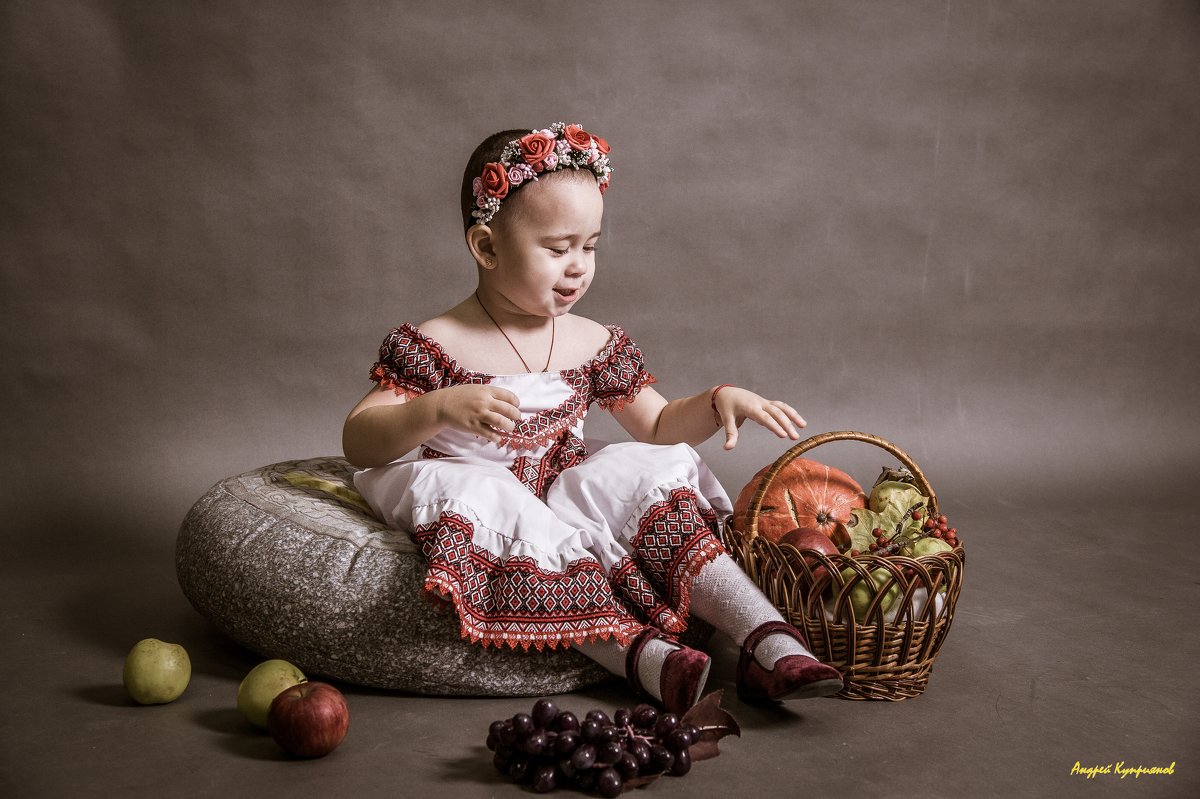 Девочка и фрукты - Андрей Куприянов