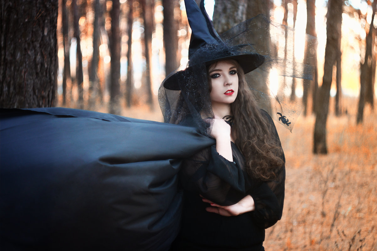 "Halloween Witch" - Lana Lana