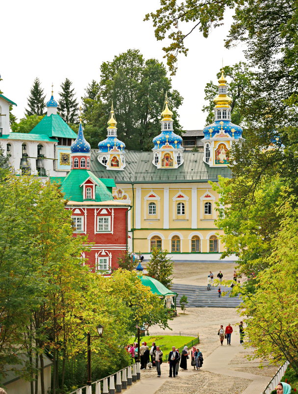 Главная площадь монастыря. - Олег Попков