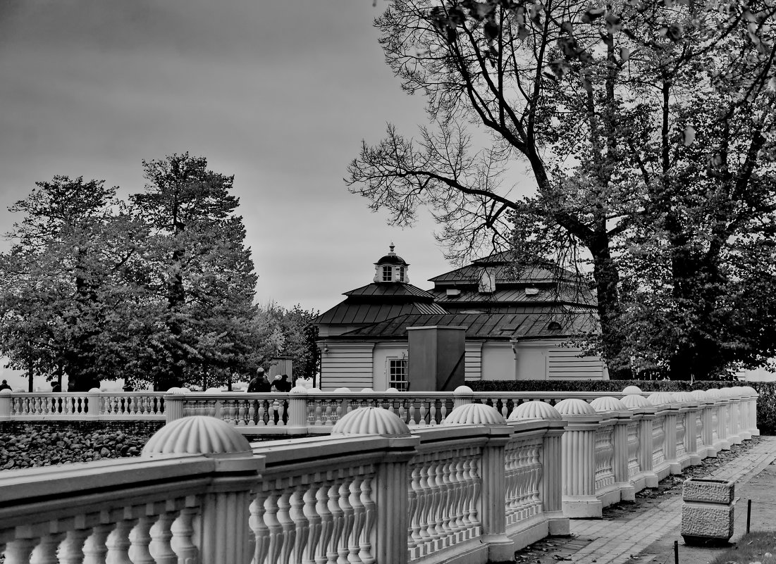 Петергоф накрыла тишина, охраняя времени набег. - Марина Волкова