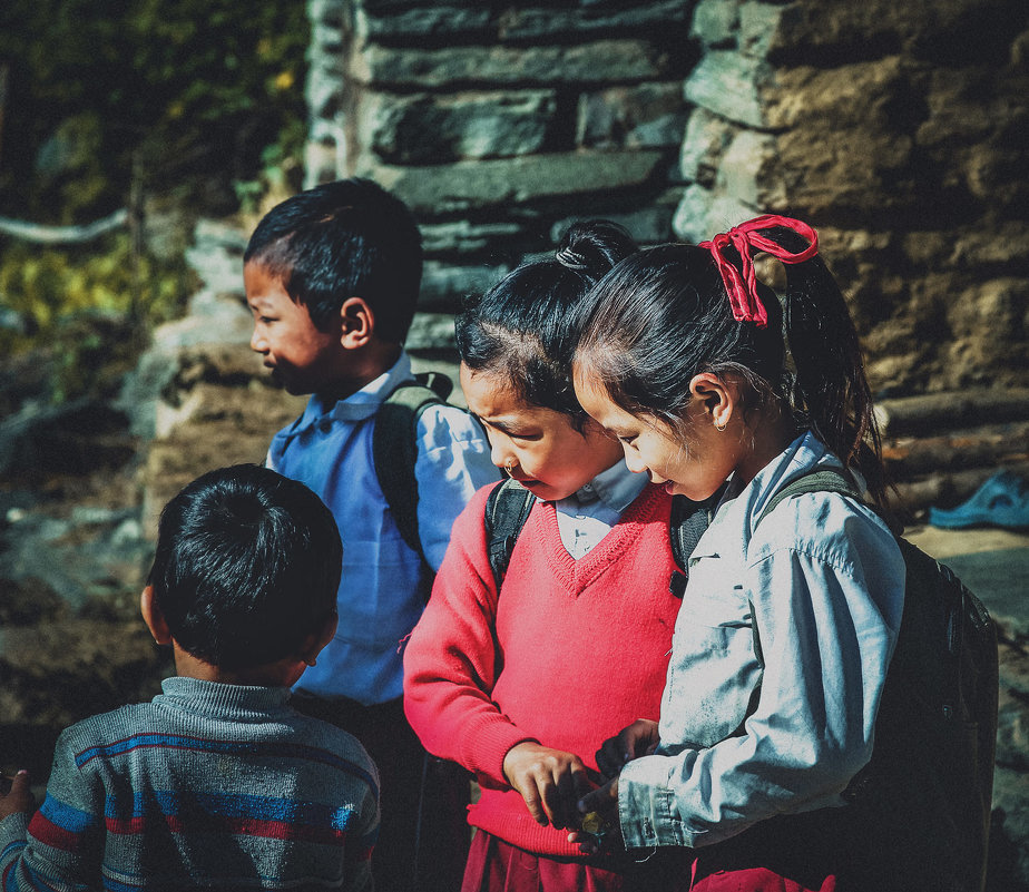 Путешествуя по Непалу...дети,школа,горы. - Александр Вивчарик