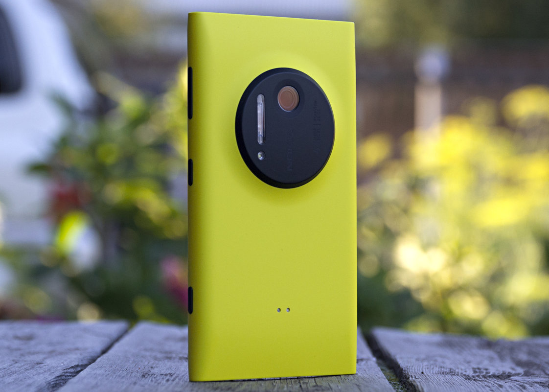 Nokia Lumia 1020 Yellow - Roman Dubrovin