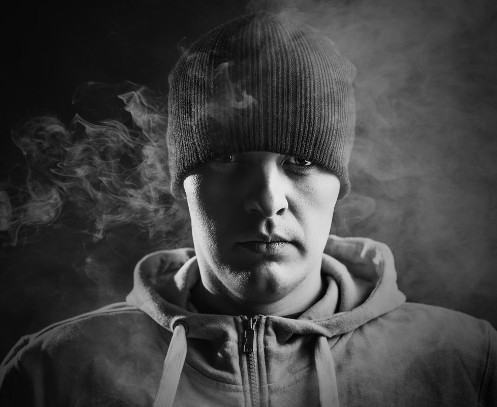 Автопортрет в дыму - Андрей Степуленко