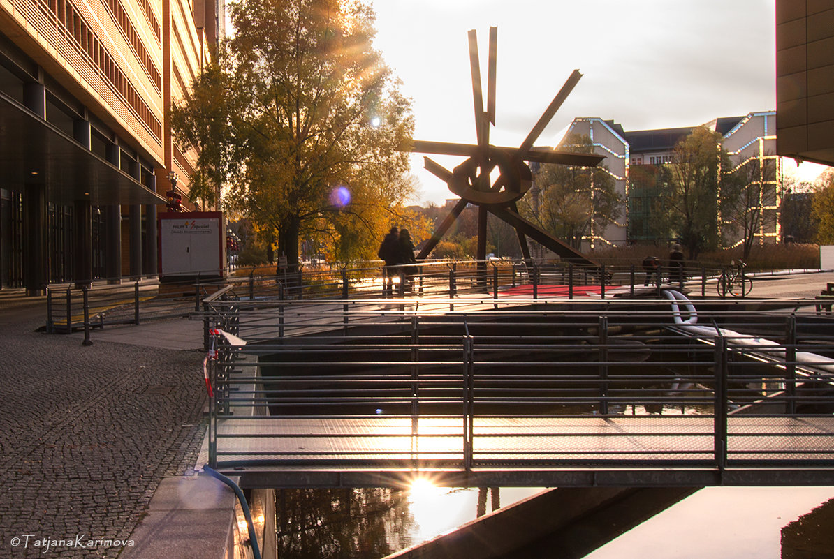 Скульптура "Галилео" на Потсдамер Платц в Берлине - Татьяна Каримова