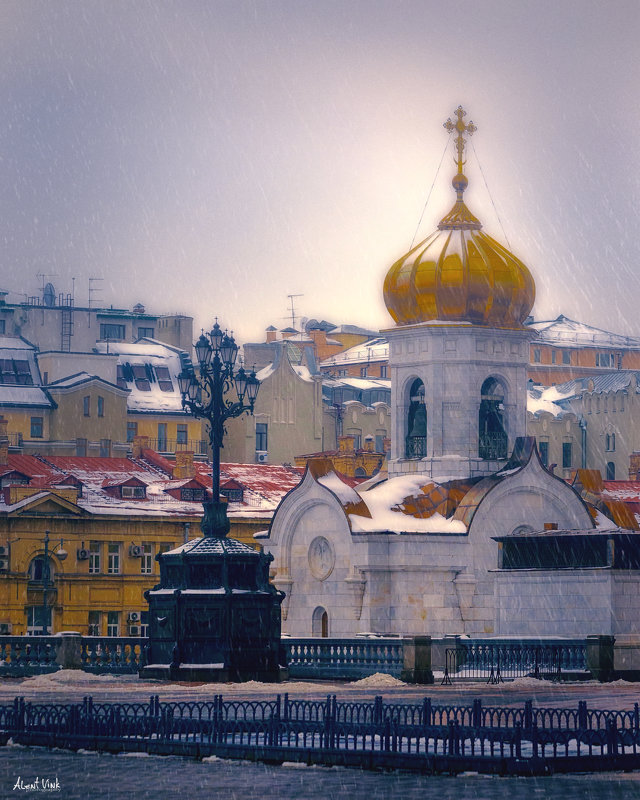 А в московском небе хмурились дела, На её спине сияли купола - Alent Vink