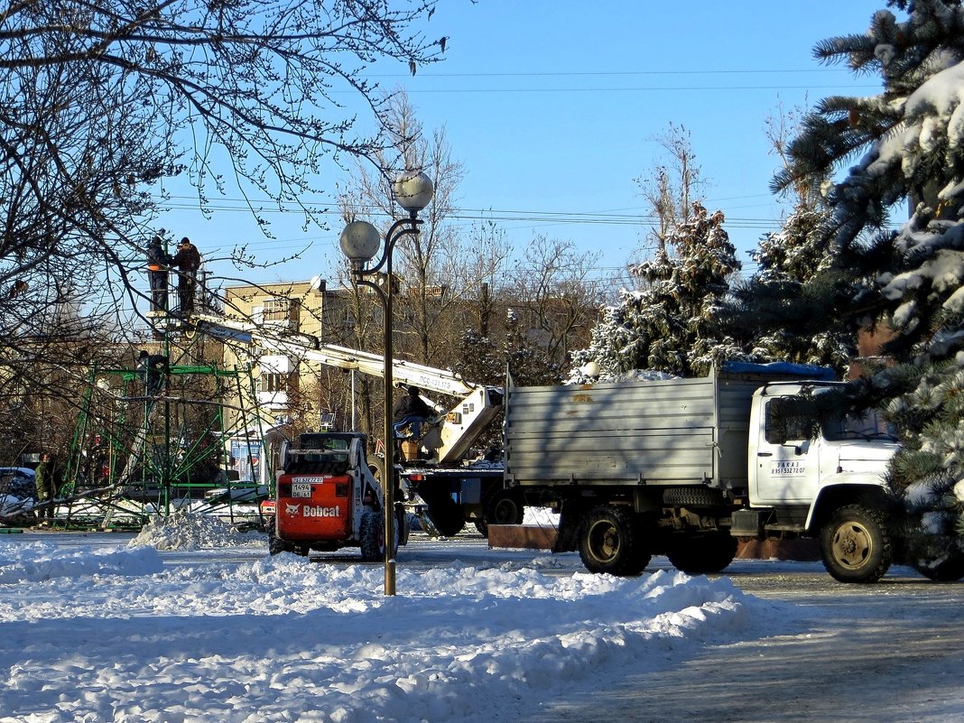 Установка городской ёлки - Татьяна Смоляниченко