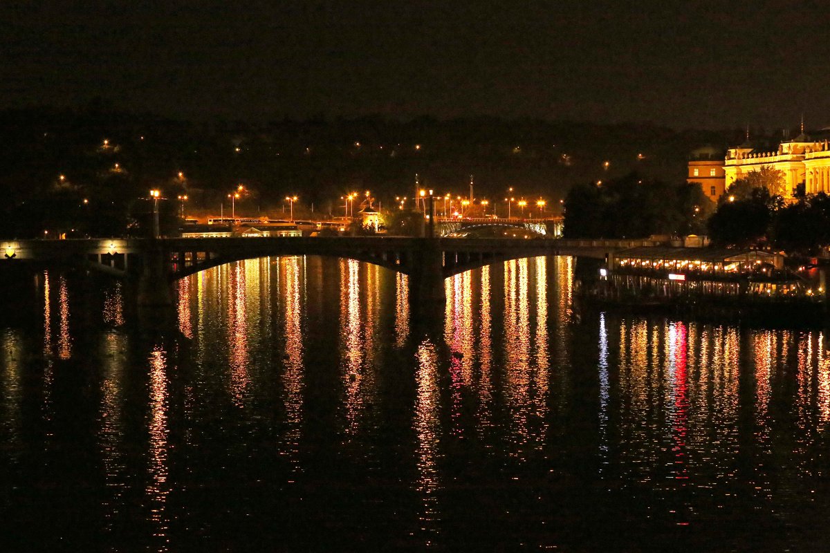 Мосты Праги ночью. - Виктор 