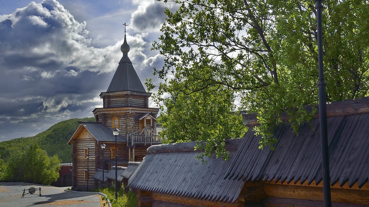 Надвратный храм в честь преподобного Сергия Радонежского. - kolin marsh