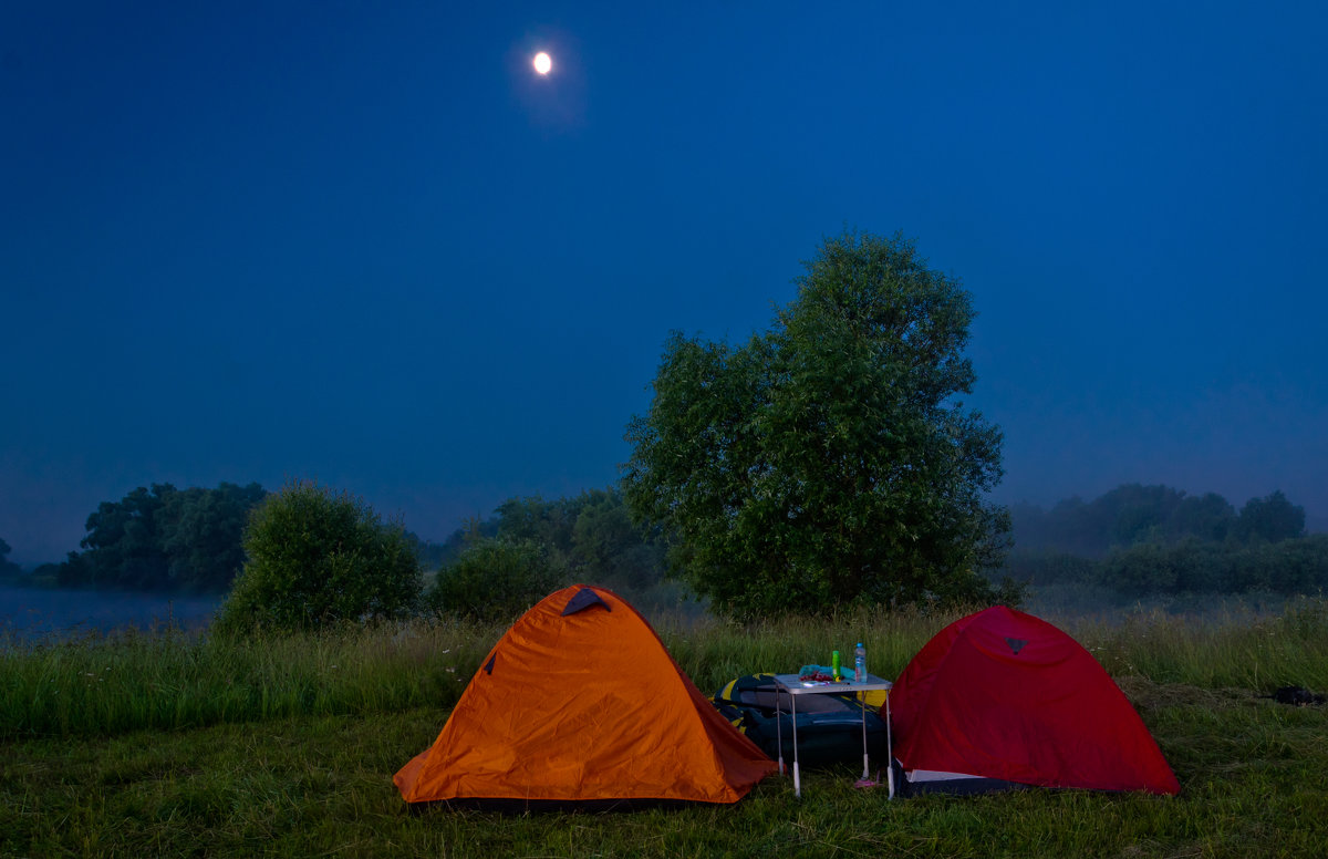 Наш лагерь в туманной ночи - Александр Березуцкий (nevant60)