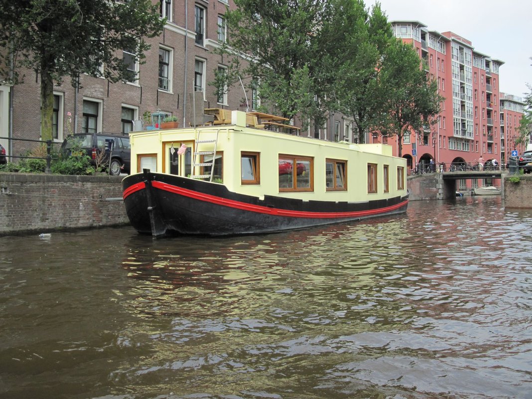 Амстердам. Жёлтая надводная лодка. - ponsv 