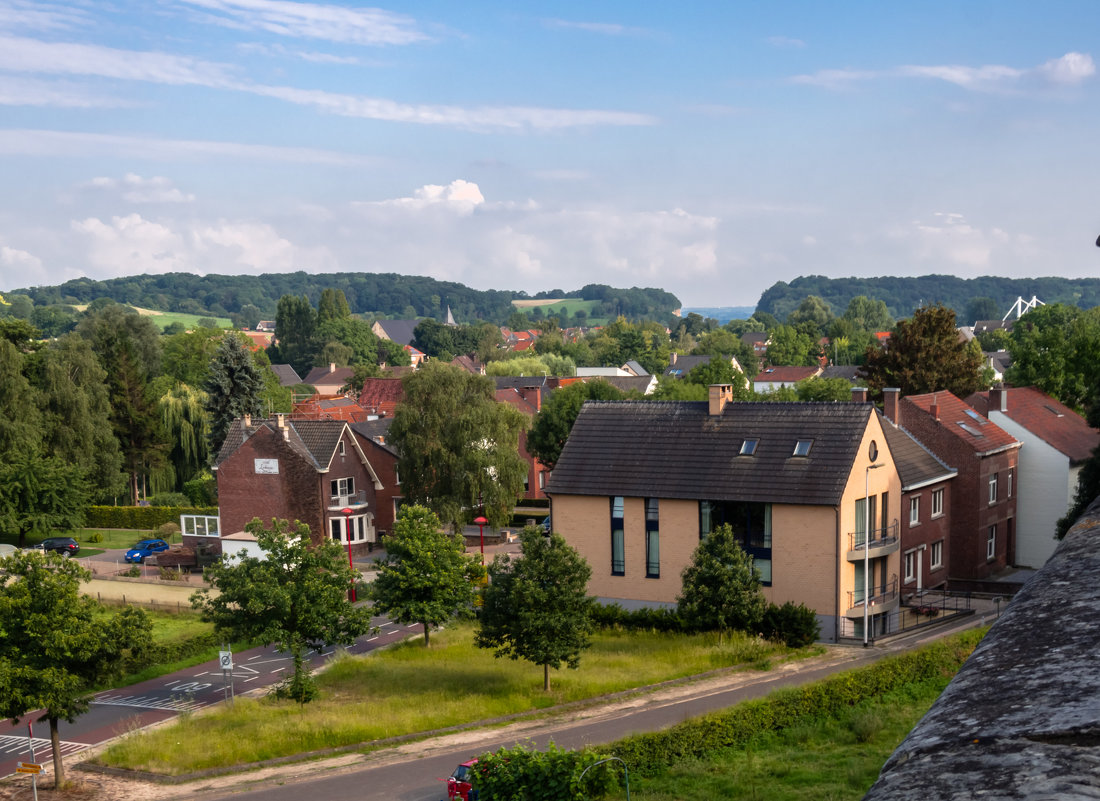 Вид из замка на бельгийскую деревню - Witalij Loewin