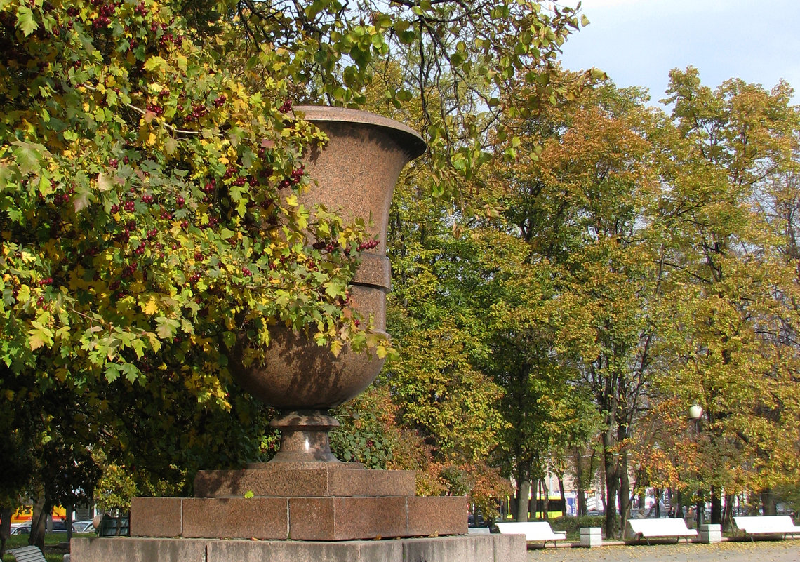 В осеннем парке - Grey Bishop