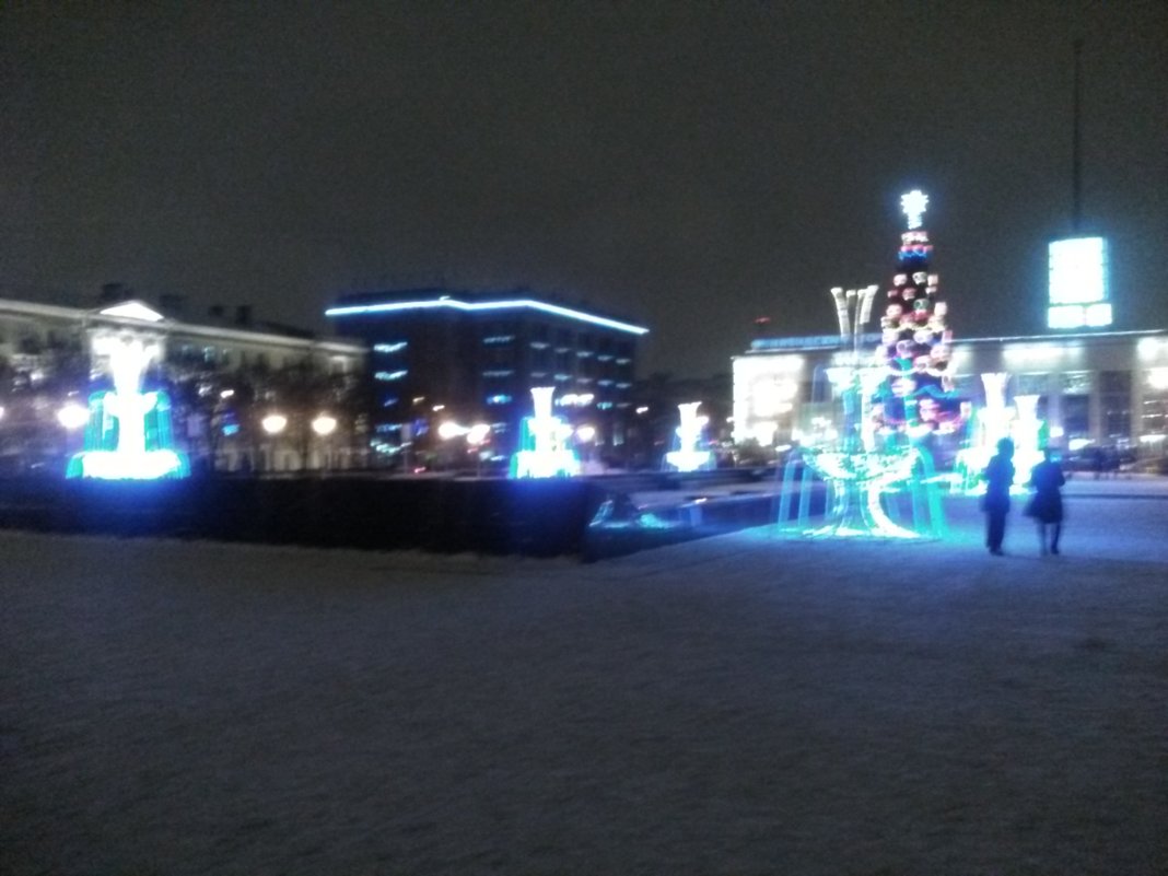 Новогодняя площадь перед Финляндским вокзалом. - Светлана Калмыкова
