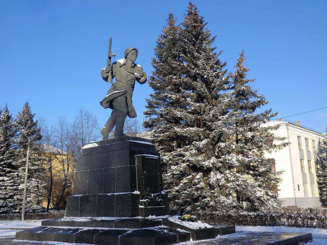 Памятник Александру Матросову в Великих Луках... - Владимир Павлов