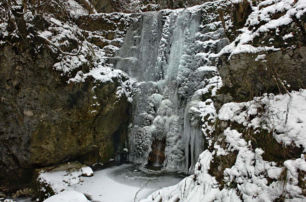 Зимний водопад - Elena Wymann
