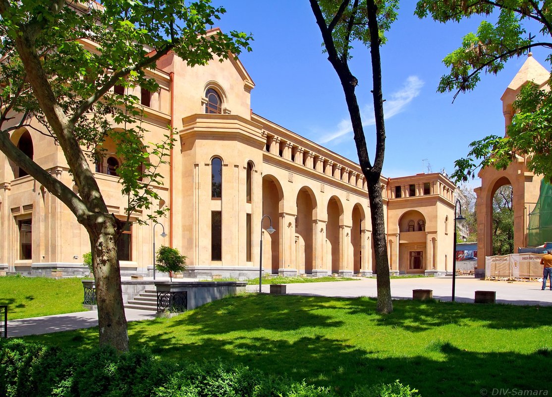 Резиденция Католикоса всех армян в Ереване - Денис Кораблёв