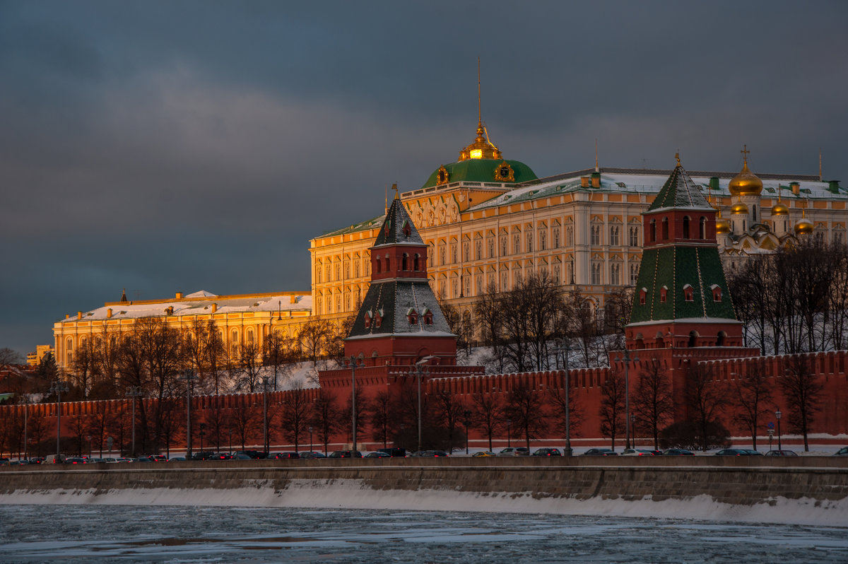 Большой Кремлёвский дворец ночью