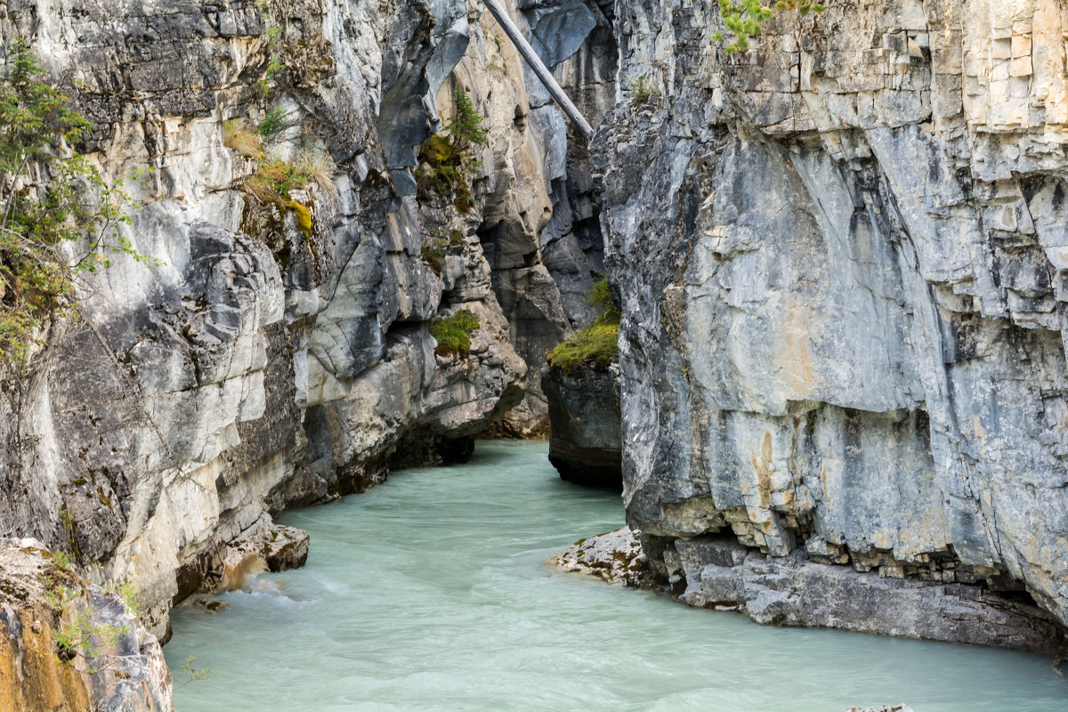река в каньоне - Константин Шабалин