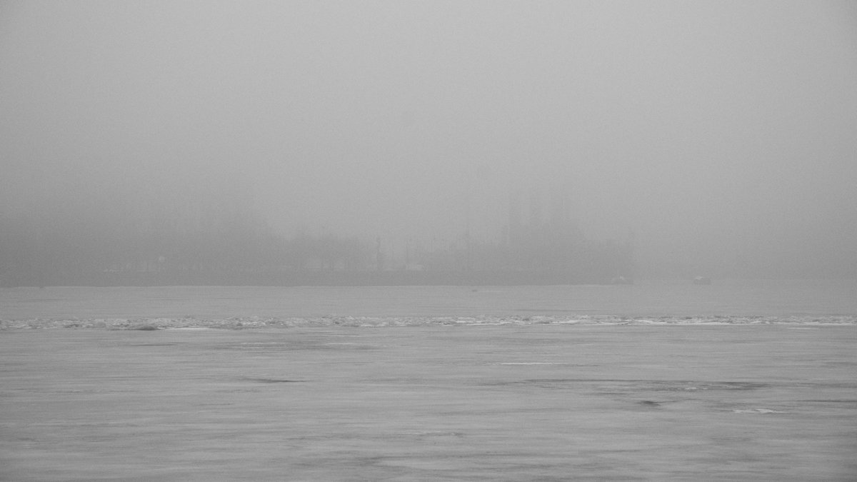 Тут "Аврора" из тумана выплывает..))) и ведёт её теченьем...)) - tipchik 