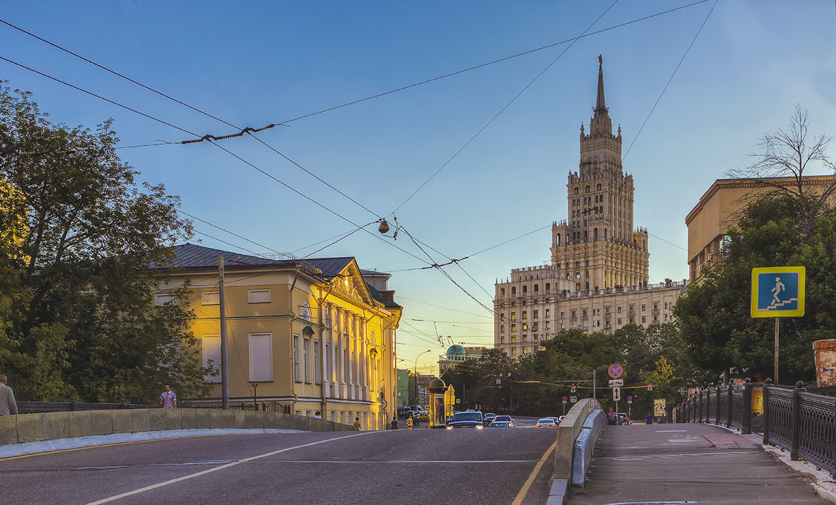 Москва. Высотка. - В и т а л и й .... Л а б з о'в