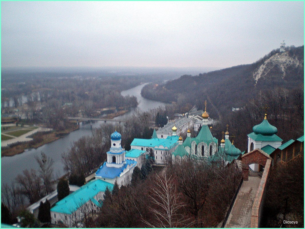 Свято Успенский Святогорский монастырь зимой