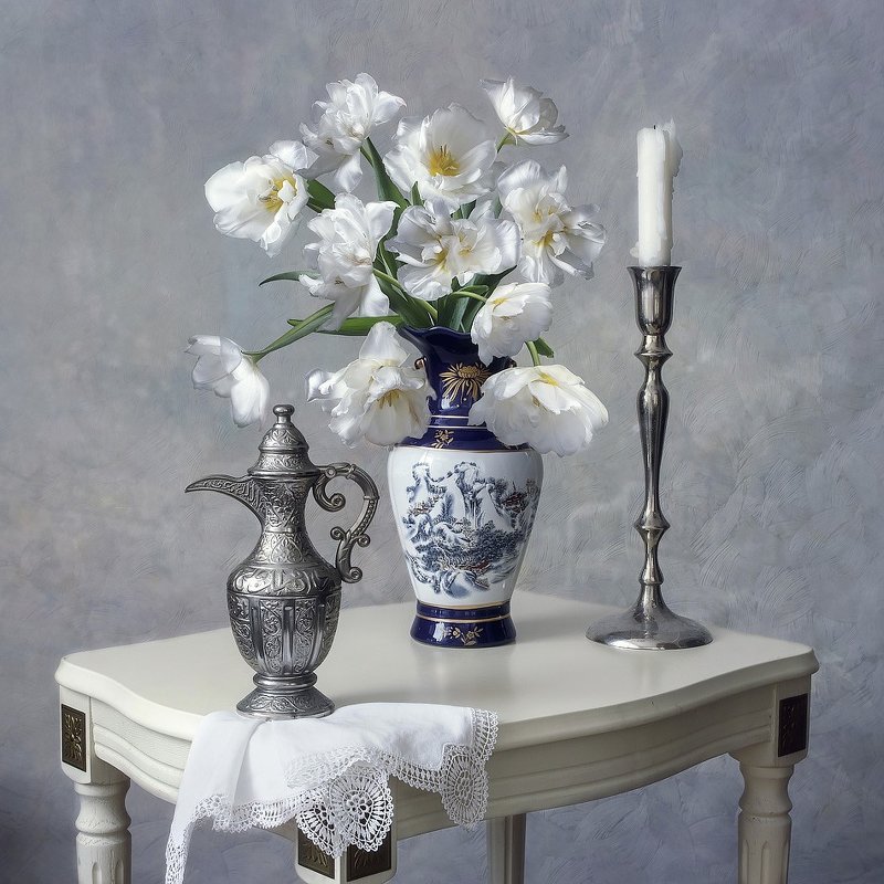 Натюрморт с белыми тюльпанами - Ирина Приходько