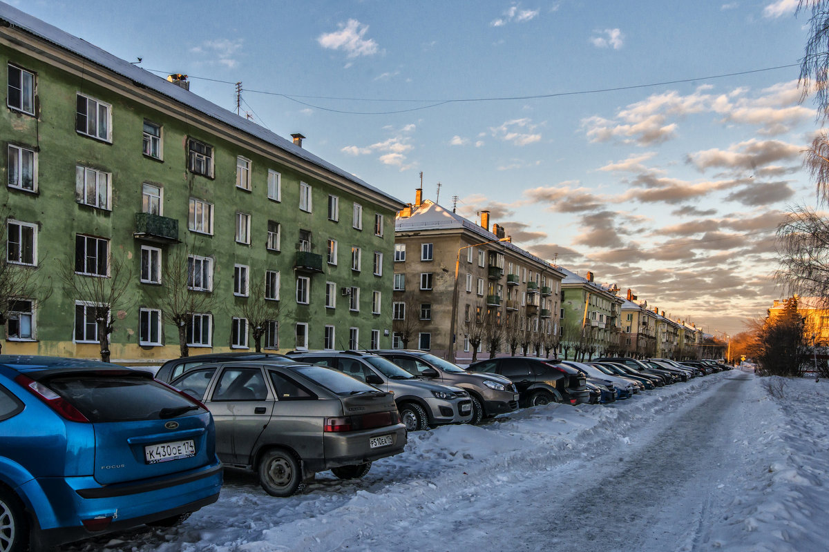 winter morning in the town of - Dmitry Ozersky