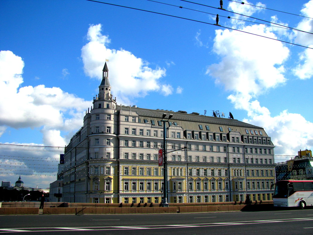 Москва - центр. Дом на Набережной. - Владимир Драгунский