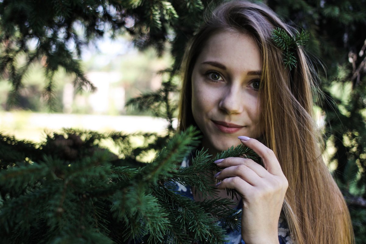 Девушка в лесу - Екатерина Потапова