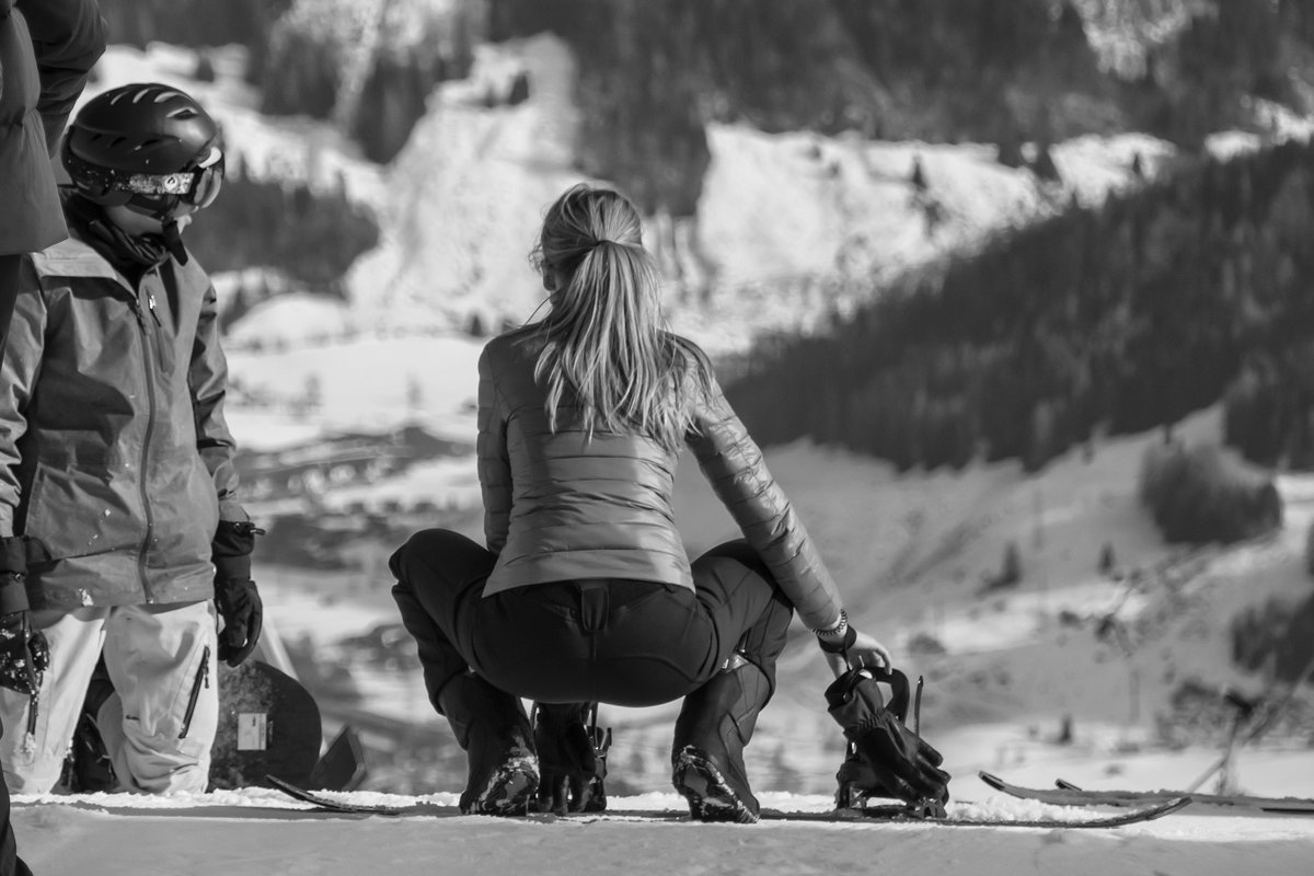 Girl and snowboard(девушка и сноуборд) - Dmitry Ozersky