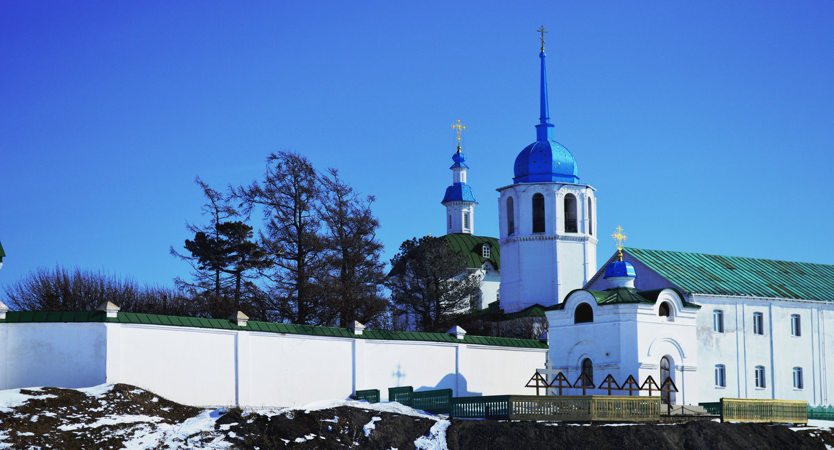 Мужской монастырь в марте - Александр Ефремов