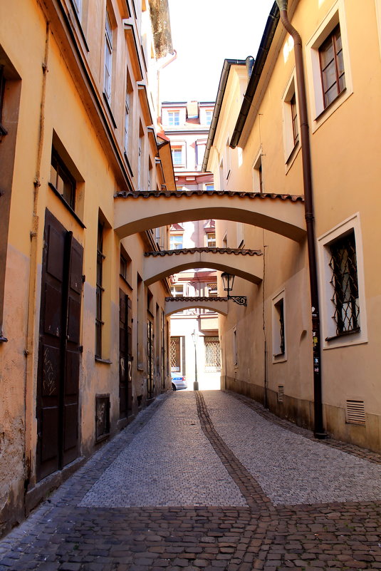 Безлюдная улочка в Праге - Александра Романова 