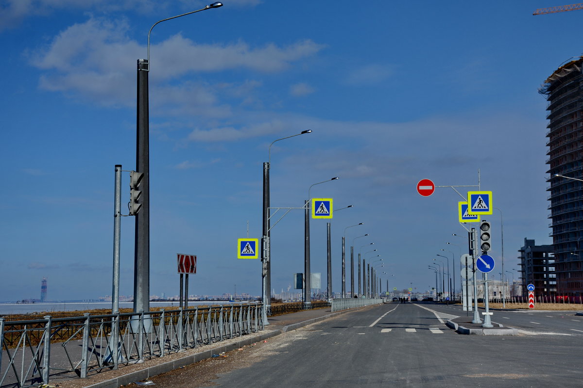 дорога вдоль Бульвара ,  а слева Финский залив - Валентина Папилова