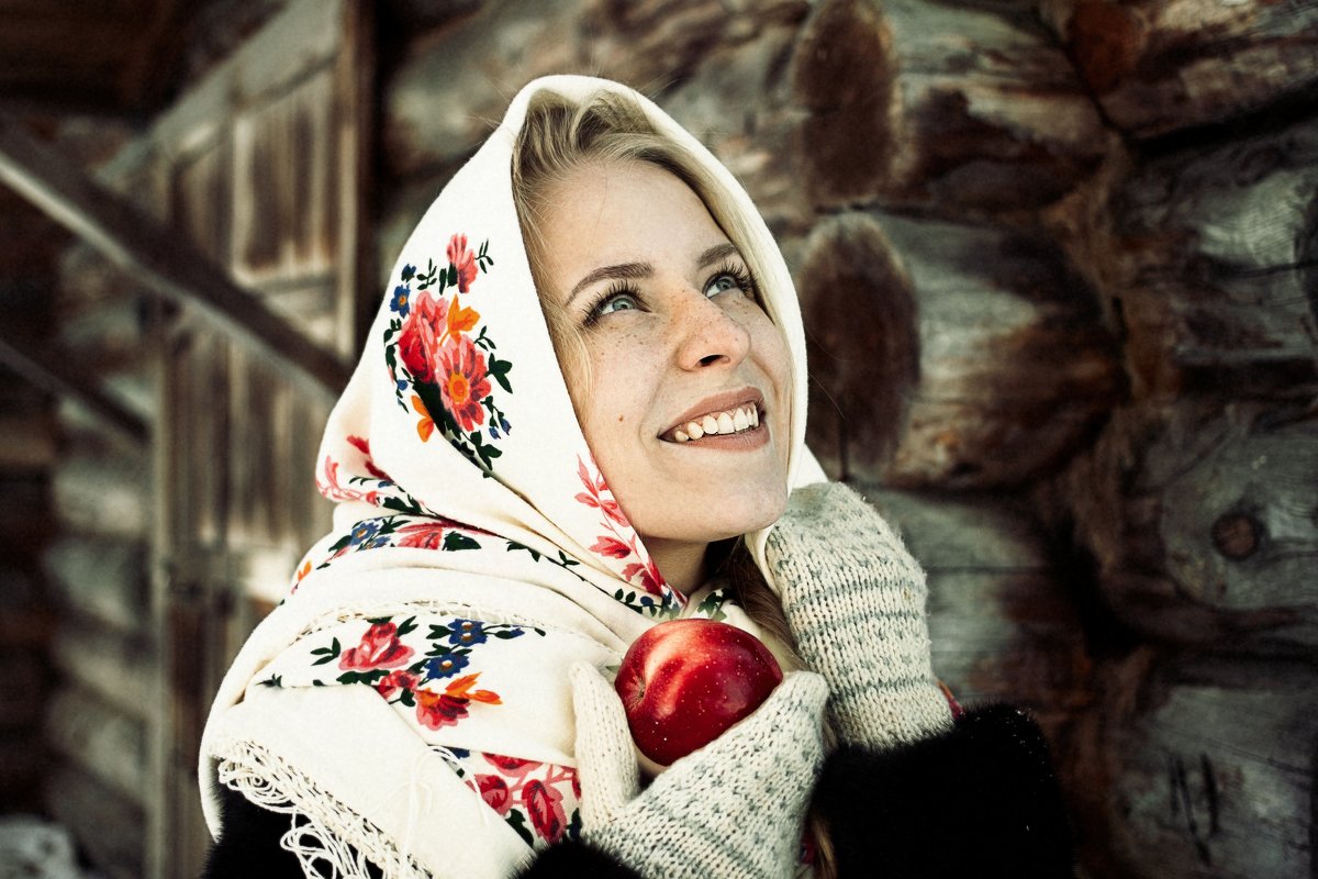 Девушка с яблоком - Екатерина Потапова