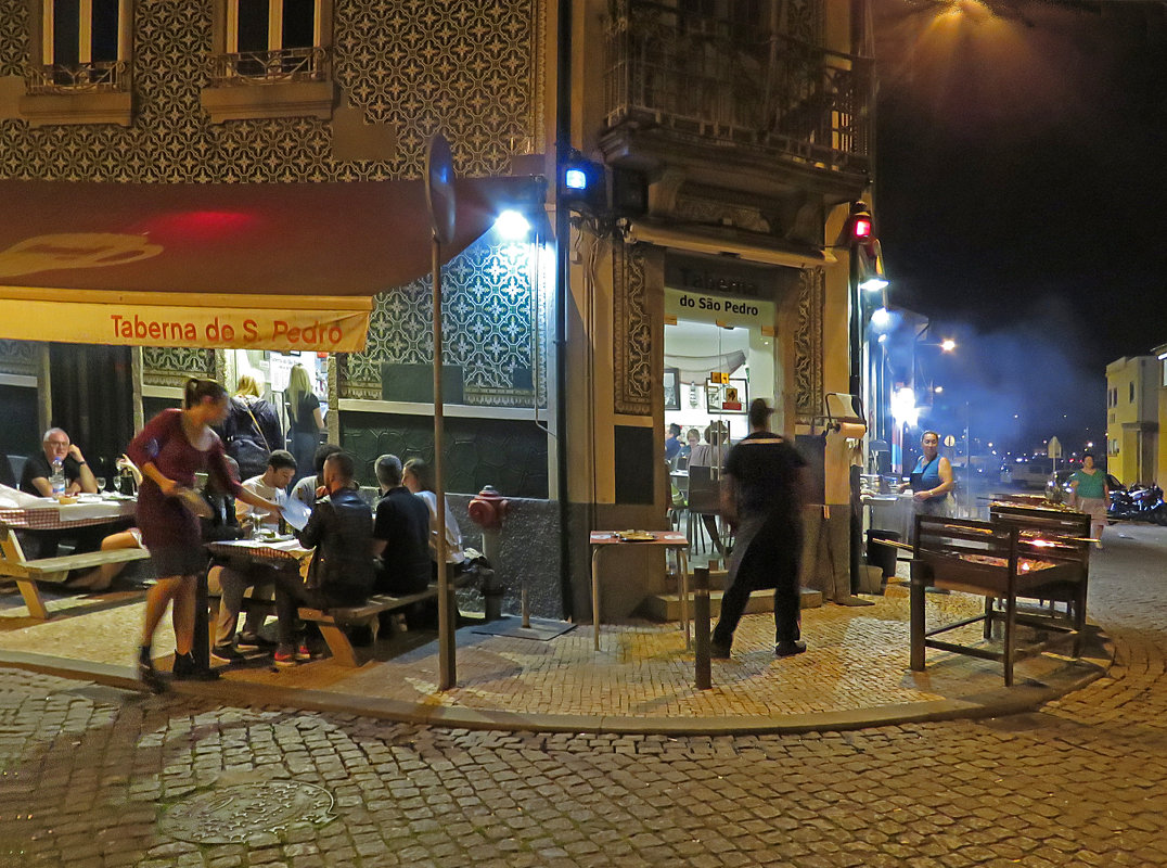 Уличное кафе в Порту - ИРЭН@ .