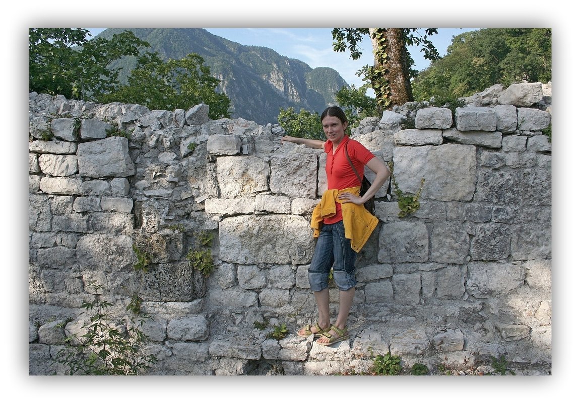 На развалинах древнего храма Х-ХI в. - Tata Wolf