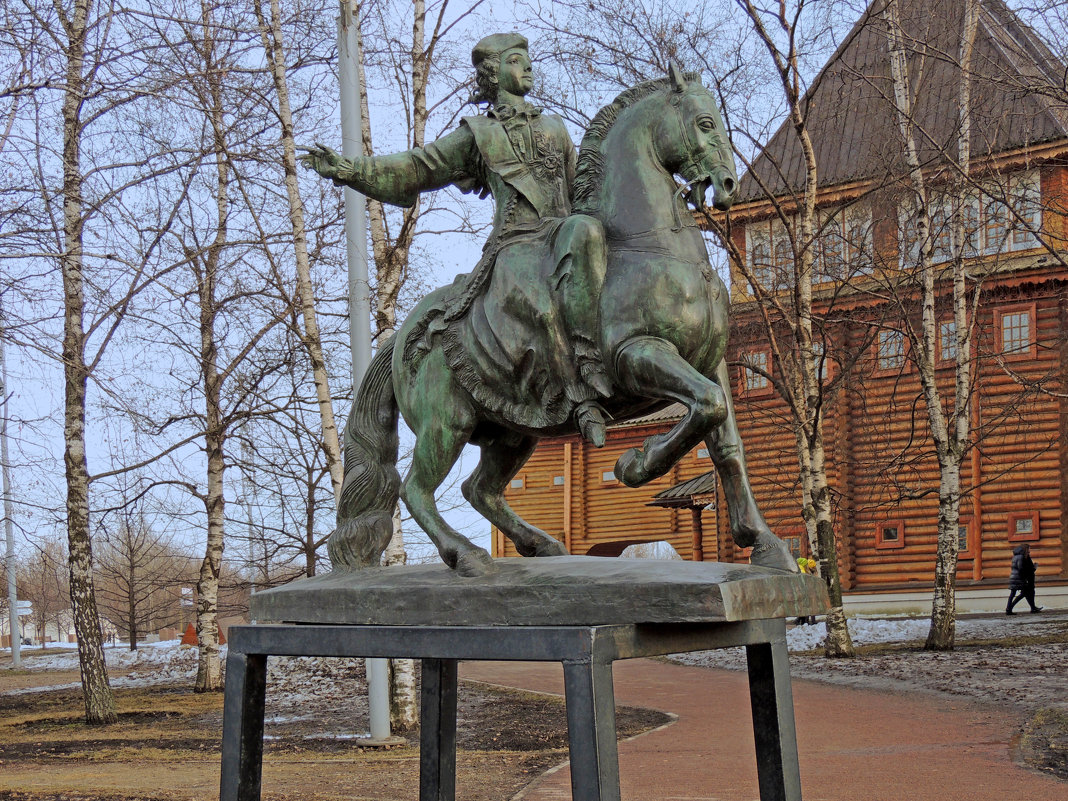 Памятник Императрице Елизавете возле Дворца царя Алексея Михайловича - Александр Качалин