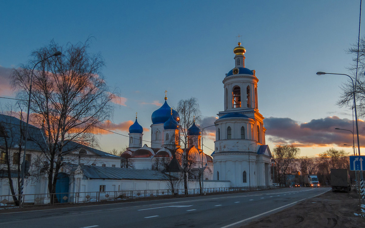 В свете заходящего солнца - Сергей Цветков