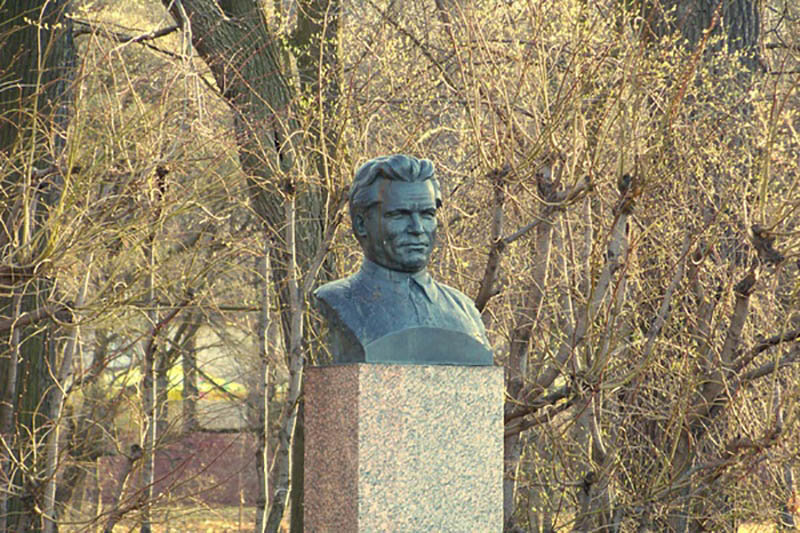 Памятник. - Miko Baltiyskiy