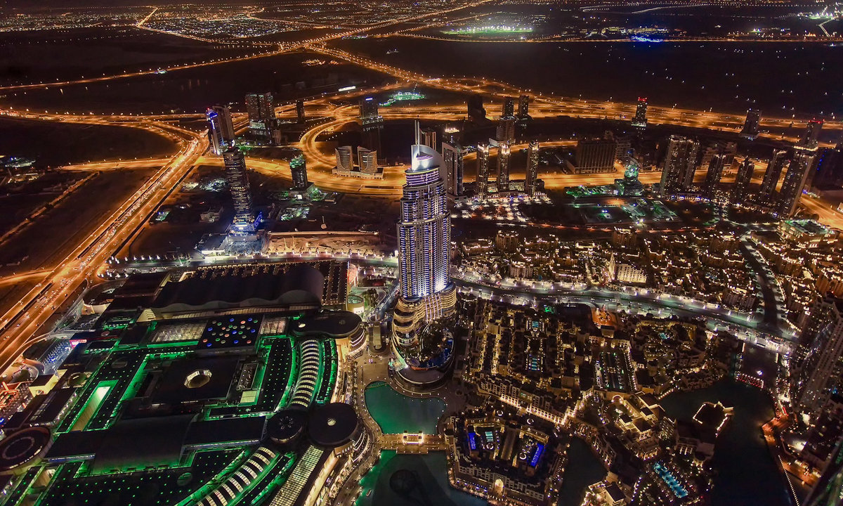 Ночной Дубай...вид с Бурдж-Халифа...небоскрёб высотой 829.8 м , самое высокое сооружение в мире! :: Александр Вивчарик – Социальная сеть ФотоКто