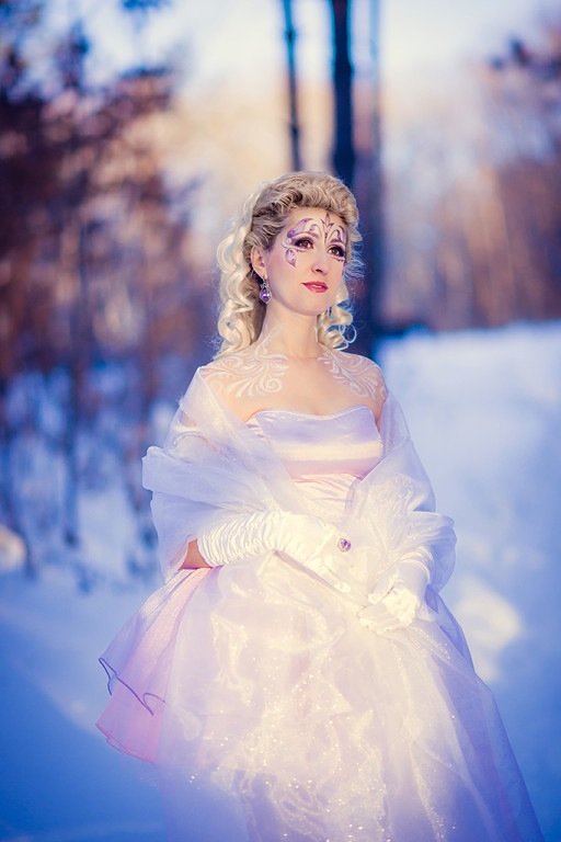 Задумчивая повелительницам снежинок - Наталья Долотова
