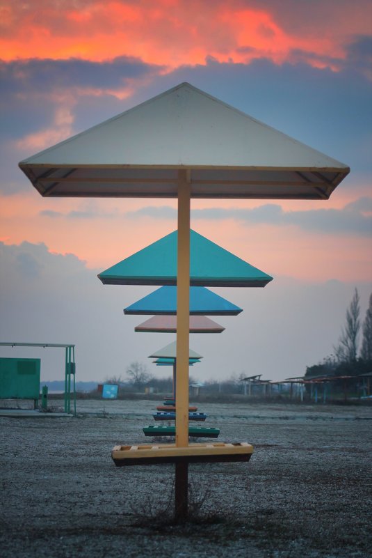 Пляжные зонтики - Александр Довгий