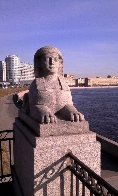 Скульптура на набережной - Svetlana Lyaxovich