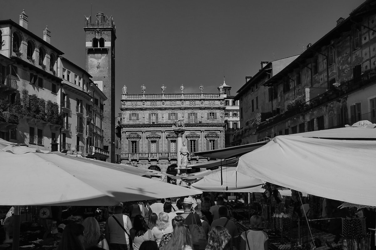 Рыночная площадь, Верона - M Marikfoto