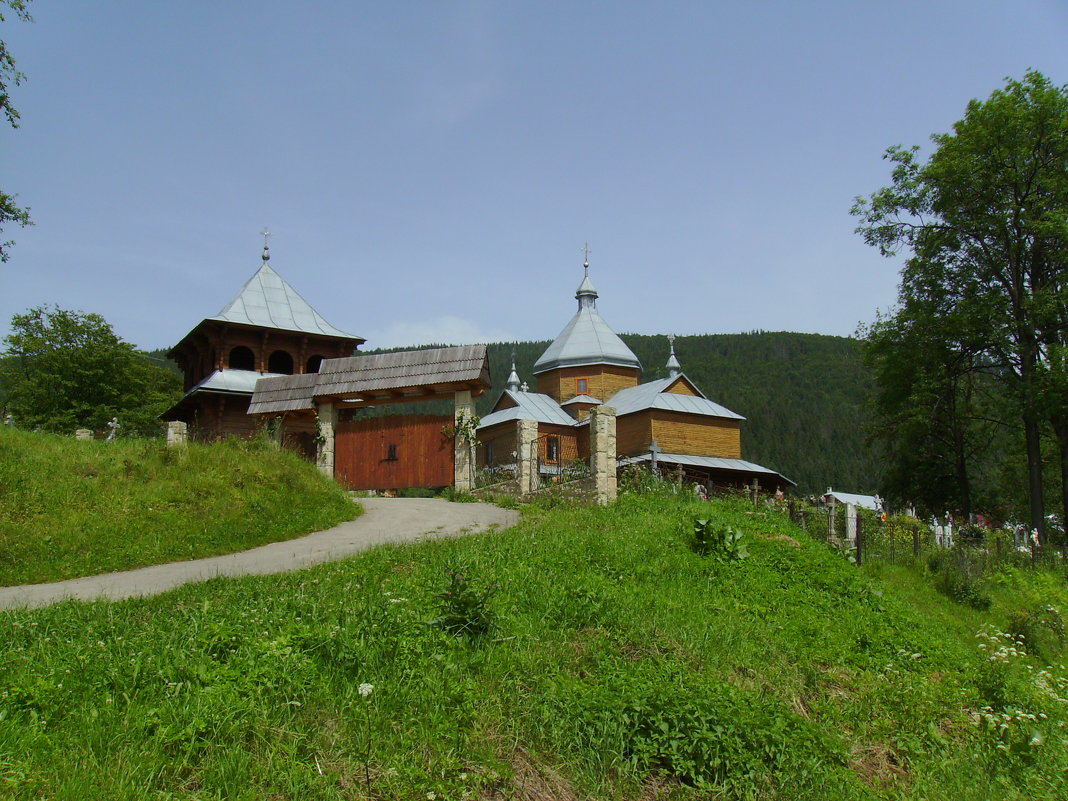 Деревянные   церковь   и   звонница   в   Яремче - Андрей  Васильевич Коляскин