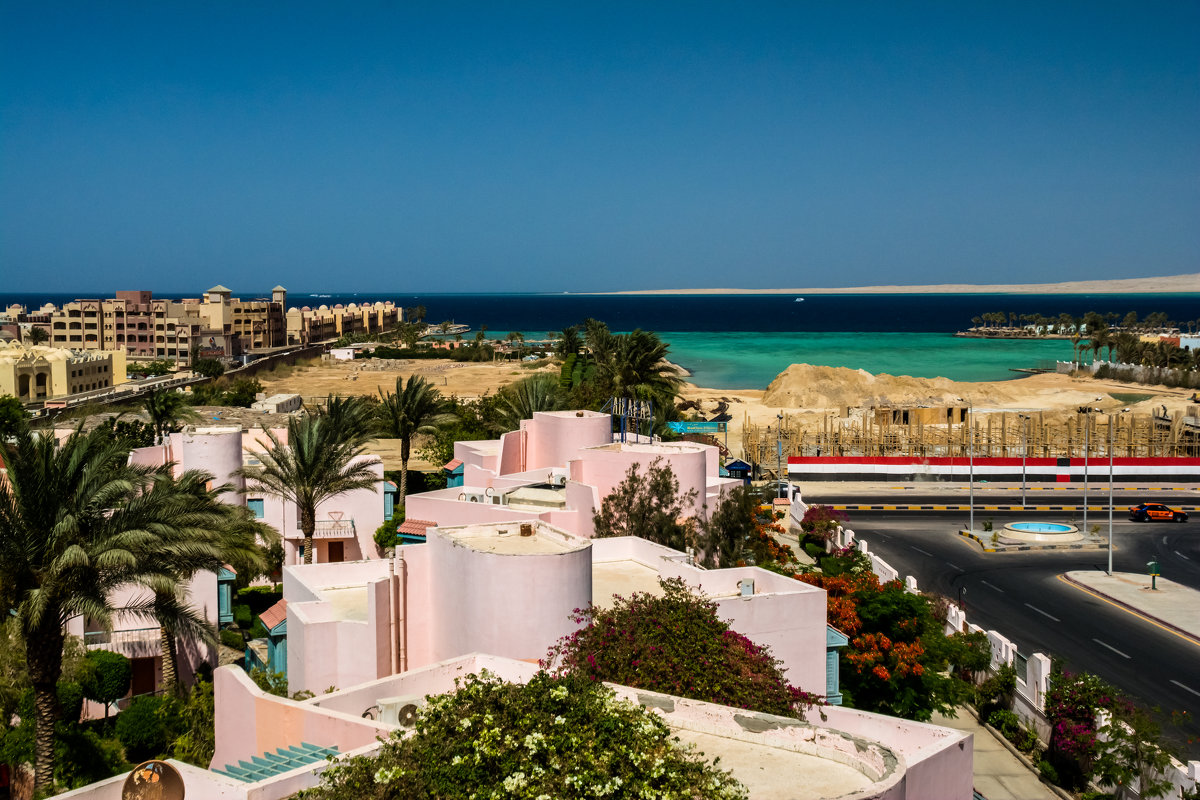 Вид с крыши отеля Zahabia beach resort. - Ruslan 
