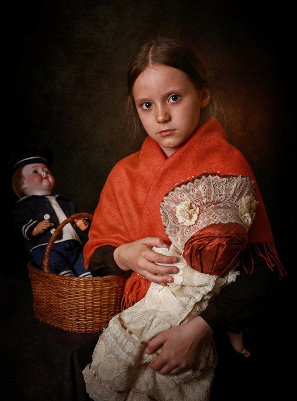 Девочка с куклой - Римма Алеева