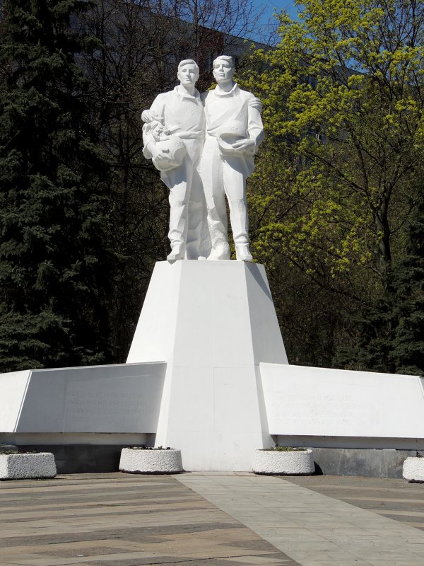 Памятник космической дружбе СССР и Чехословакии - Александр Качалин