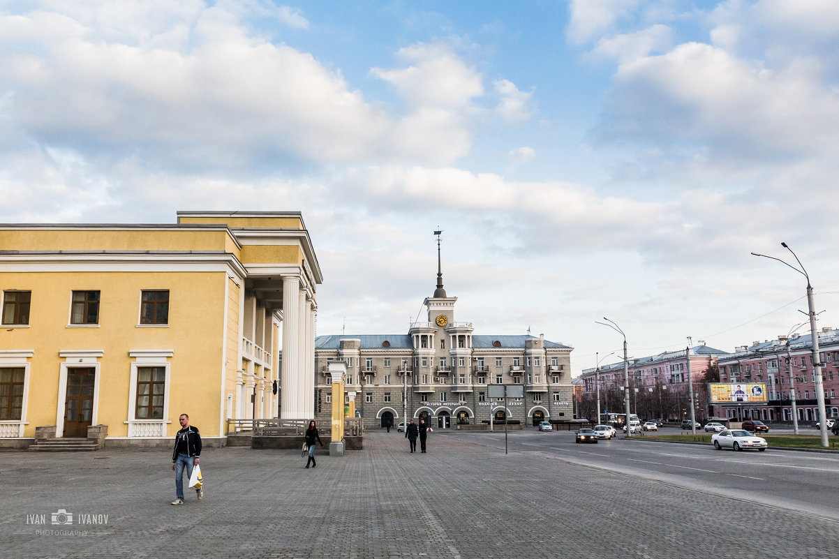 Барнаул. Площадь октября. :: Иван Иванов – Социальная сеть ФотоКто