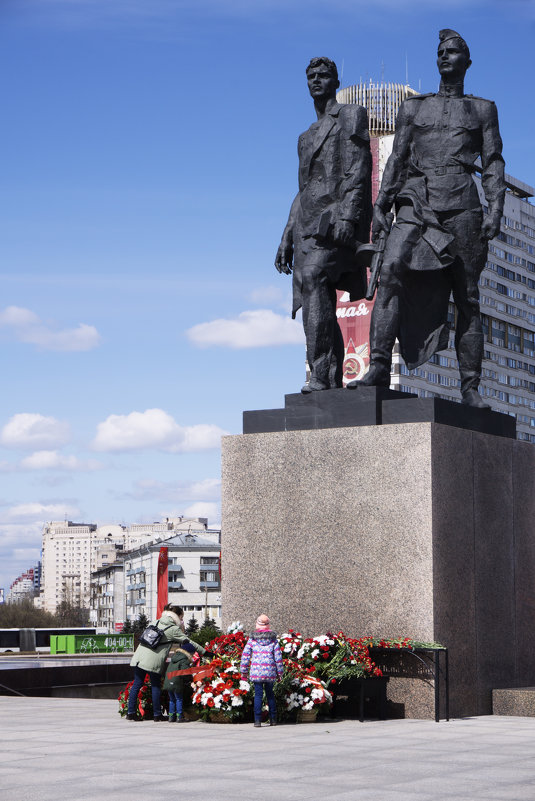 На площади Победы - Aнна Зарубина